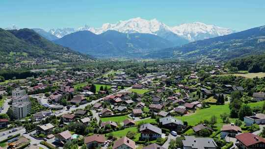法国阿尔卑斯山的勃朗峰和帕西山谷——空中多莉前进高清在线视频素材下载