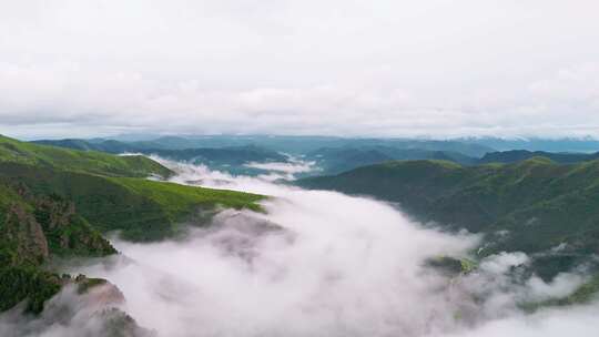 阿坝甘南风光草原石山地貌云海美丽环境航拍