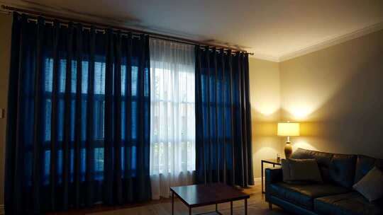 室内客厅沙发茶几窗帘场景