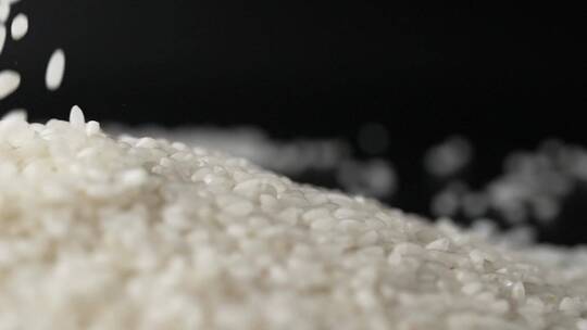 升格拍摄撒落香糯可口东北有机生态大米粳米视频素材模板下载