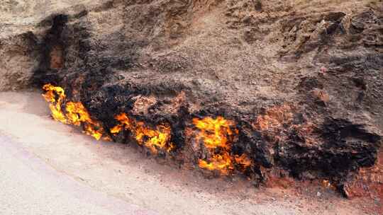 阿塞拜疆巴库YANARDAG天然气火山视频素材模板下载