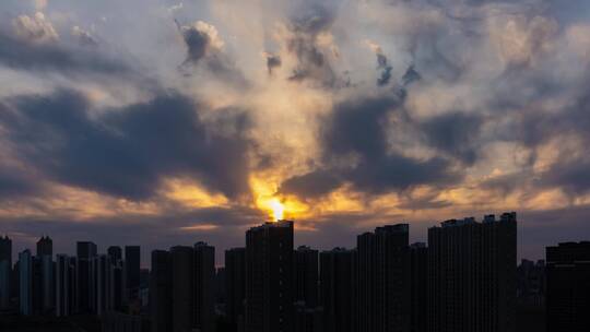 城市建筑楼群日暮晚霞阴云翻滚白天到夜晚视频素材模板下载