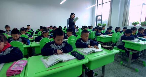 认真学习的学生