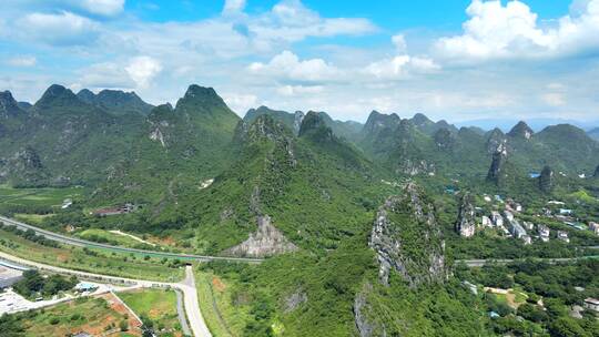桂林国家高新区的山峦航拍全景