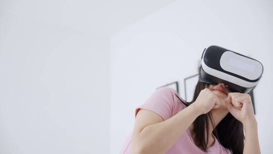 VR眼镜虚拟世界