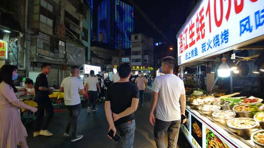 广西南宁中山路美食街夜市烧烤摊夜生活街景视频素材模板下载