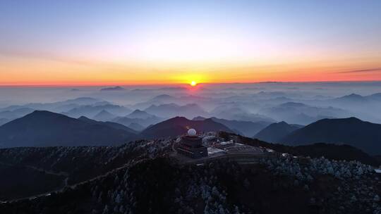 杭州临安大明山牵牛岗绝美日出云海天文台