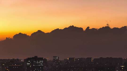 城市傍晚夕阳晚霞云彩移动延时摄影