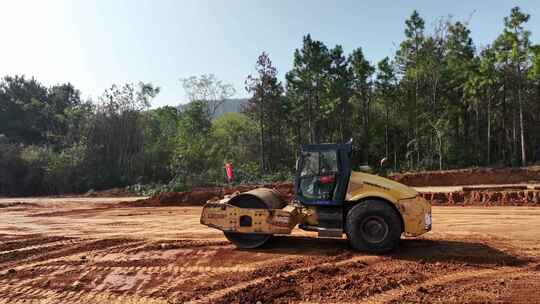 高速公路施工修路压路机路基施工修高速视频素材模板下载