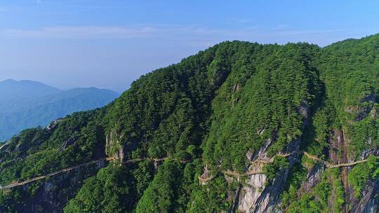 明月山青云栈道