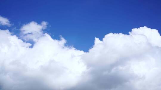 天空云朵飘动移动的云层延时云蓝天白云飘飘