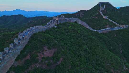 中国河北金山岭长城夏季傍晚晚霞大气磅礴