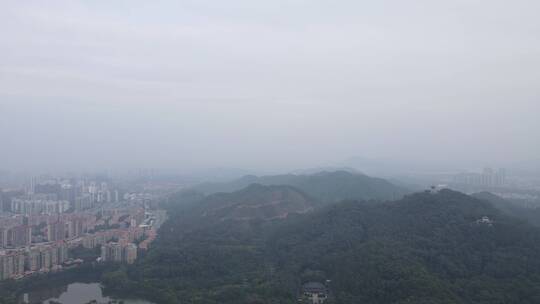 灰霾天气的城市山地