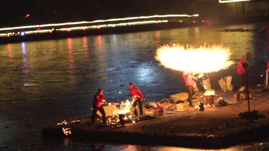 打铁花 传统表演 传统文化 节日气氛 夜景