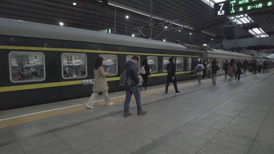 北京火车站进站4K实拍