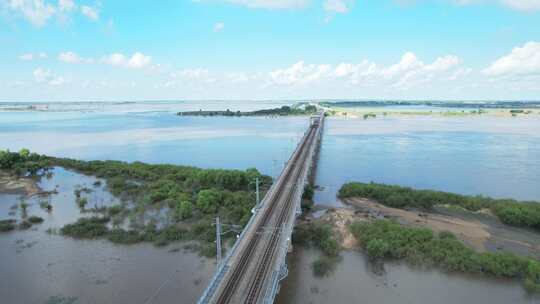 嫩江江景与跨江铁路桥航拍视频素材模板下载