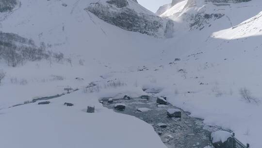 唯美大气震撼冬季长白山瀑布雪景航拍视频素材模板下载