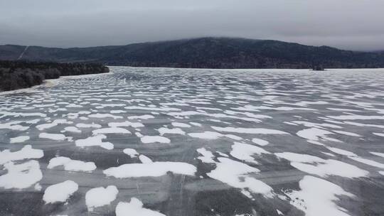 日本北海道阿寒湖冬季雄阿寒山风光