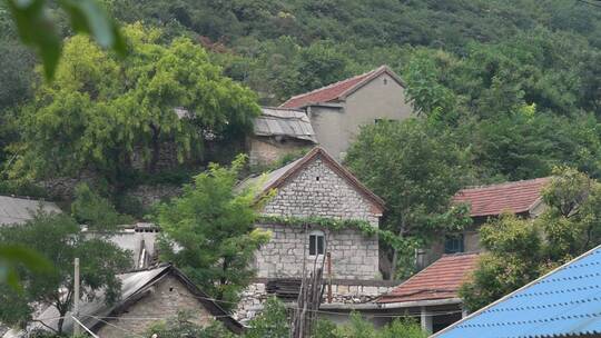 中国北方山间民宿住宅户外自然景观