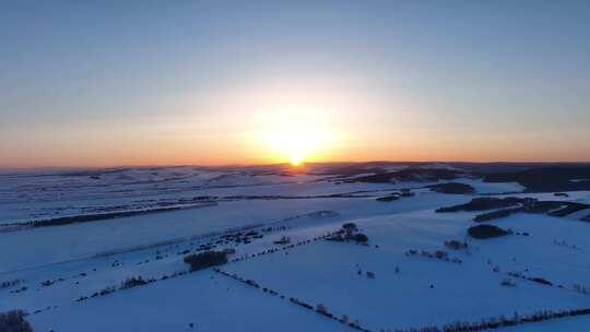 大兴安岭冬天雪野朝霞晨景