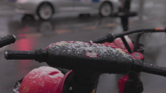 城市街头4K 大雪 出行 城市交通