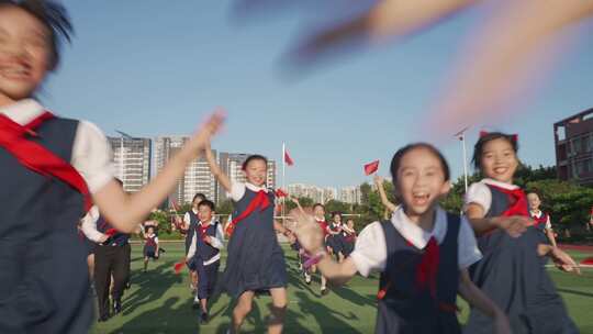 小学生奔跑 小学生 奔跑 校园奔跑 校园