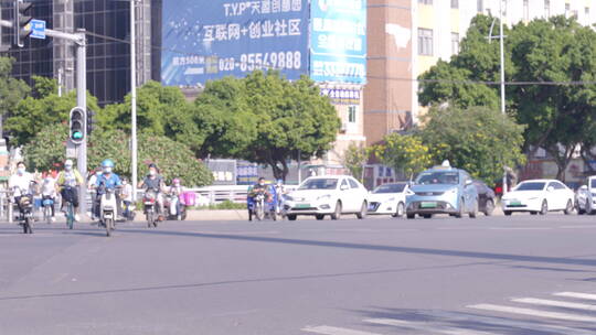 街头   车流 人流  十字路口   城市街头