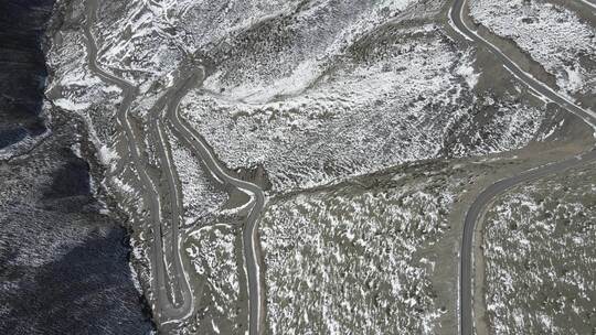 4K航拍色达德格乃龙山垭口雪山草原