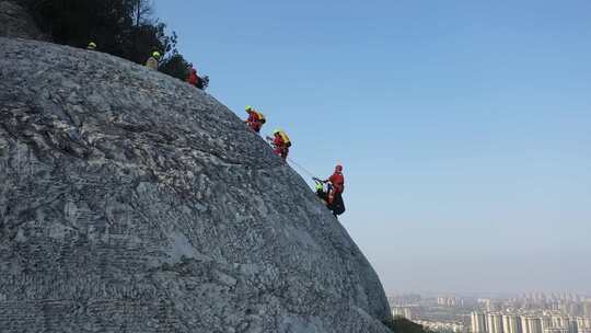 航拍消防员绳索攀岩训练