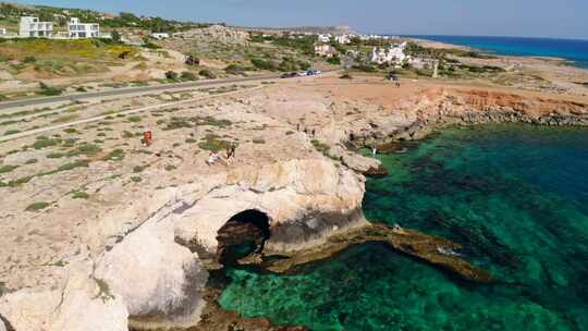 塞浦路斯阿依纳帕洛基海滨海洞鸟瞰图