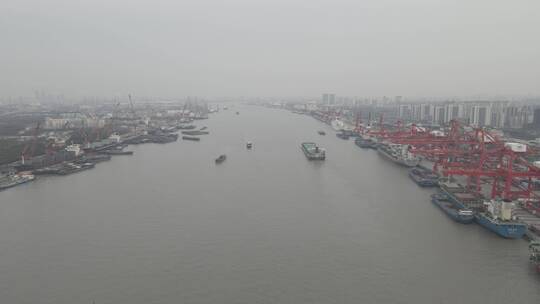 上海黄浦江4K货船