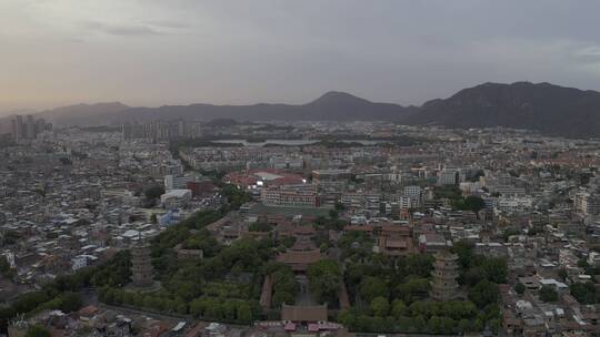 泉州开元寺东西塔特写西街钟楼航拍市区大景