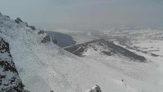 青海互助龙王山雪山云雾航拍视频