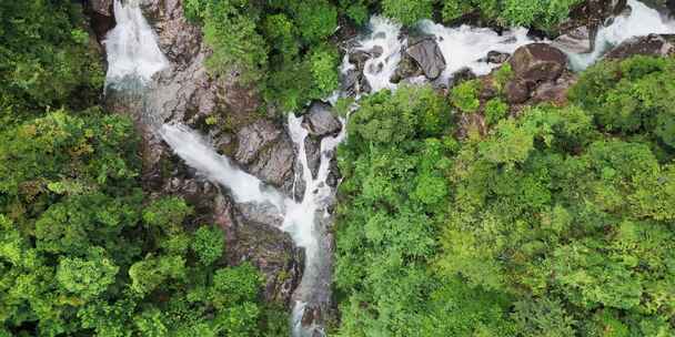 航拍山林溪水