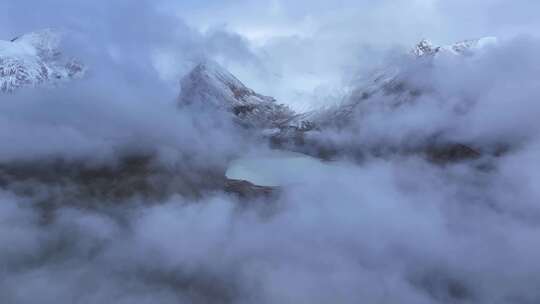 西藏云海雪山