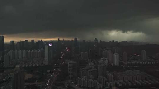 城市暴风雨 深圳雷雨大风天气