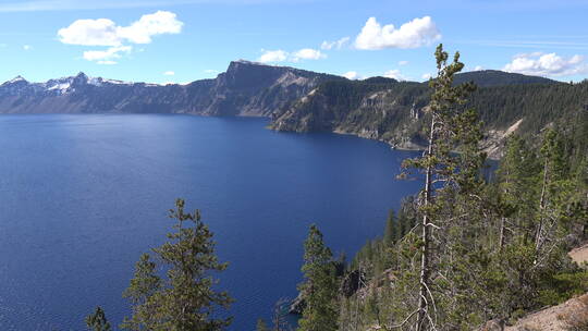 俄勒冈火山口湖泊景观