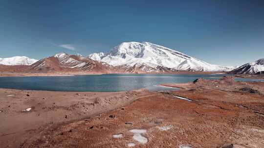 航拍新疆帕米尔高原慕士塔格峰