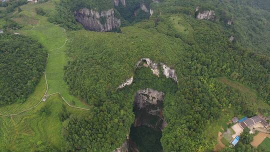 重庆武隆天坑天生三桥喀斯特地貌航拍