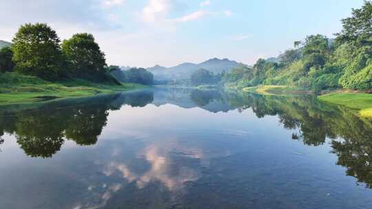 清澈小溪山泉水河流流淌大自然