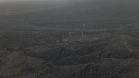 贺兰山下原野寺庙广阔黄昏傍晚开阔山区