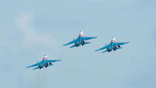 俄罗斯勇士苏-35S在兰卡威精彩飞行表演