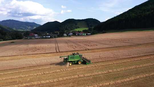 田间收割机