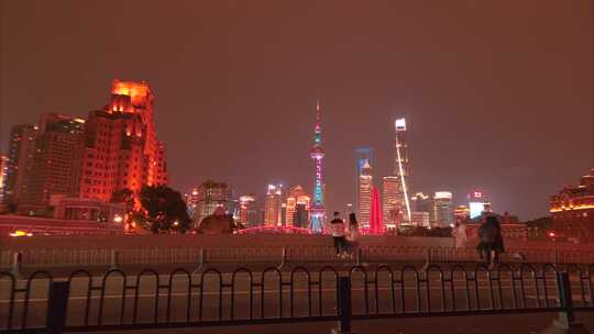 上海外滩游客人流车流夜景延时摄影视频素材