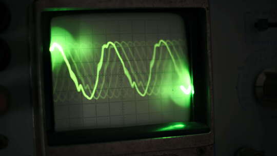 老式示波器绿色波形