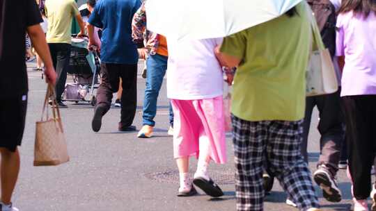 城市夏天暑假酷暑高温炎热街道人群人流汽车