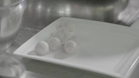 星级酒店大厨制作藕圆子流程LOG视频素材