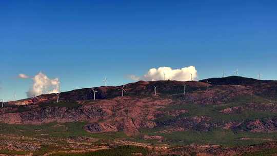 山上的风力发电运转