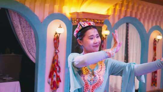 维吾尔族女孩舞蹈4k 30