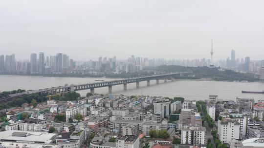 武汉长江大桥车流航拍镜头